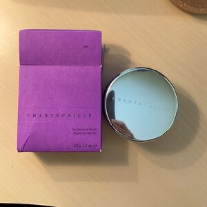 Chantecaille talc free loose powder in light. Beautiful.